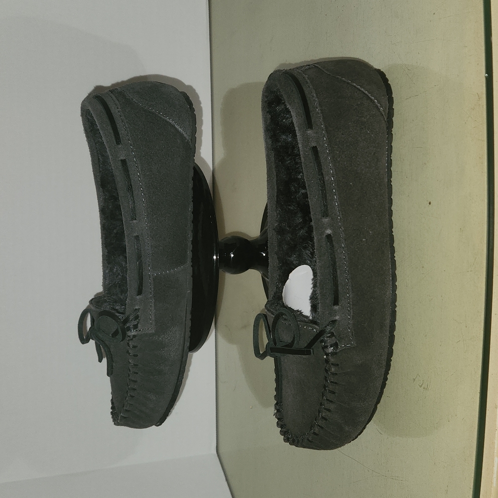 Minnetonka slippers size 8 women  Charcoal color